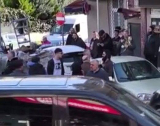 Madde bağımlısı satırla saldırdı: Çok sayıda polis yaralandı