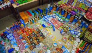 Şanlıurfa'da tarihi geçmiş yüzlerce ürün ele geçirildi!