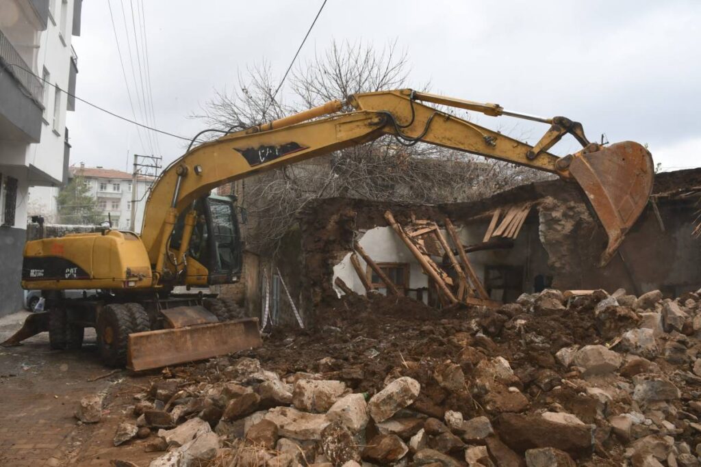Siverek'teki evler bir bir yıkılıyor!