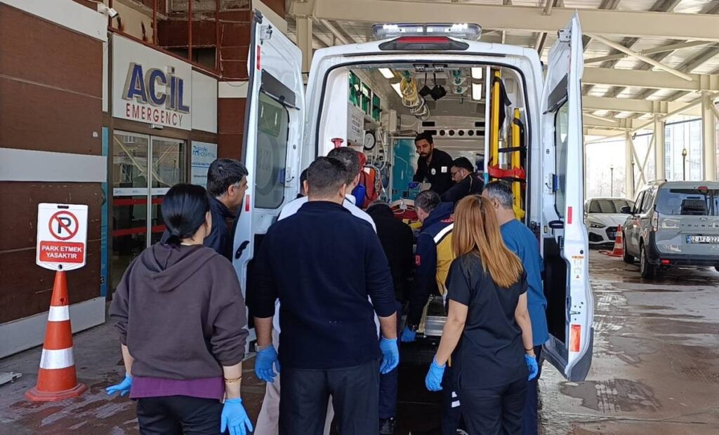 Tekeri çıkan otomobil takla attı!