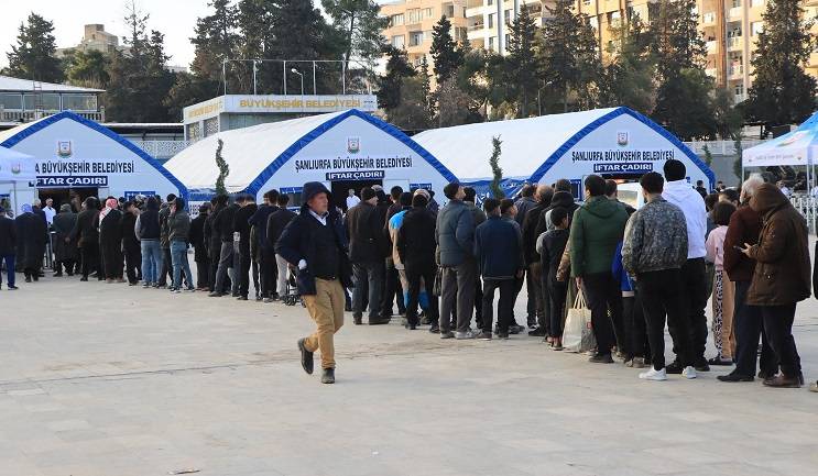 Urfa'da iftar çadırında ilk oruçlar açıldı!