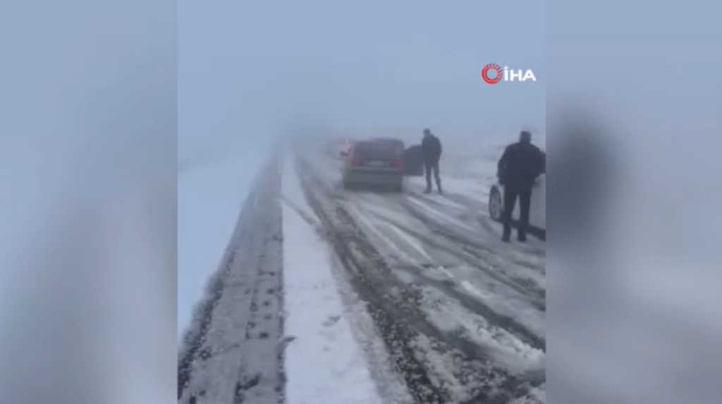 Viranşehir'de kar yağışı trafiği olumsuz etkiledi!