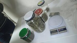 Zehir tacirlerine şok baskın: Polis dilenci kılığında kapıyı açtırdı!