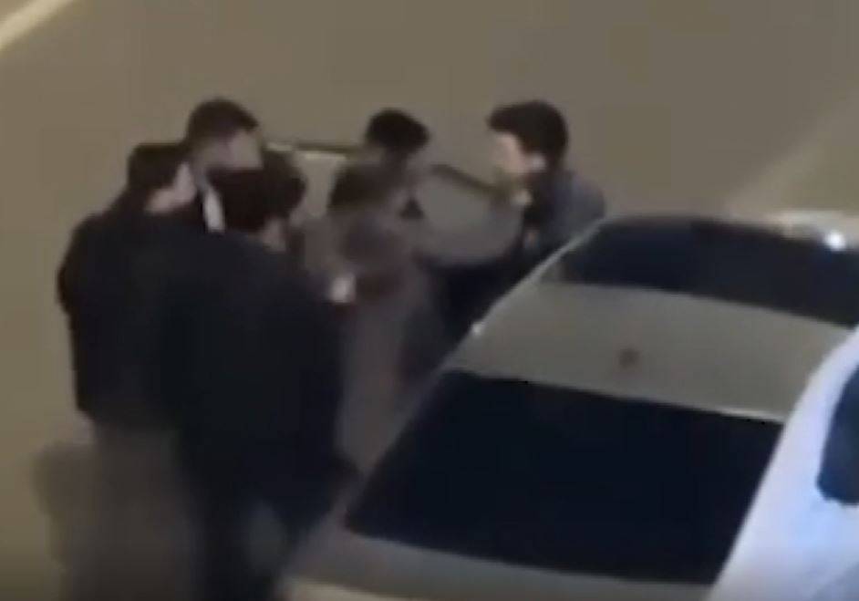 Aracından indirip sopayla dövdüler: O anlar kamerada!