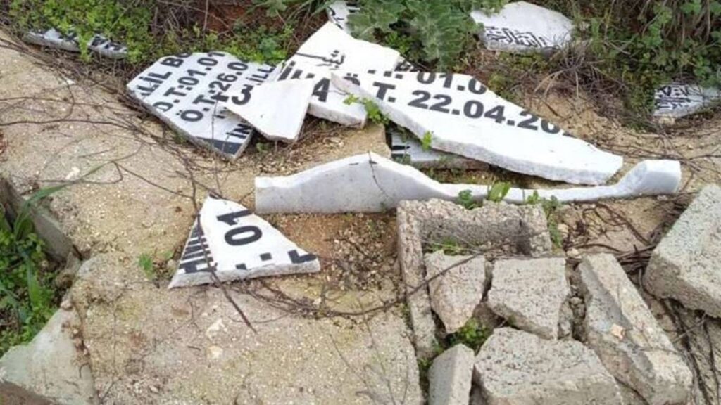 Bayram günü Şanlıurfa'daki mezarlıkta skandal görüntü!