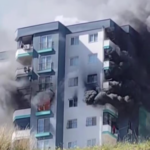 Bir apartmanda yangın: Polis havaya ateş açarak vatandaşları uzaklaştırdı!