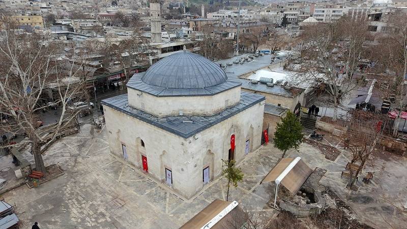 Depremde hasar gören cami yeniden ibadete açıldı!