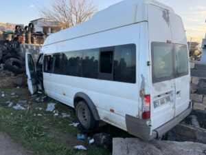 Diyarbakır'da işçileri taşıyan minibüs kaza yaptı!
