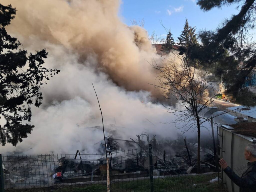 STK'ya ait prefabrik yapıda yangın!