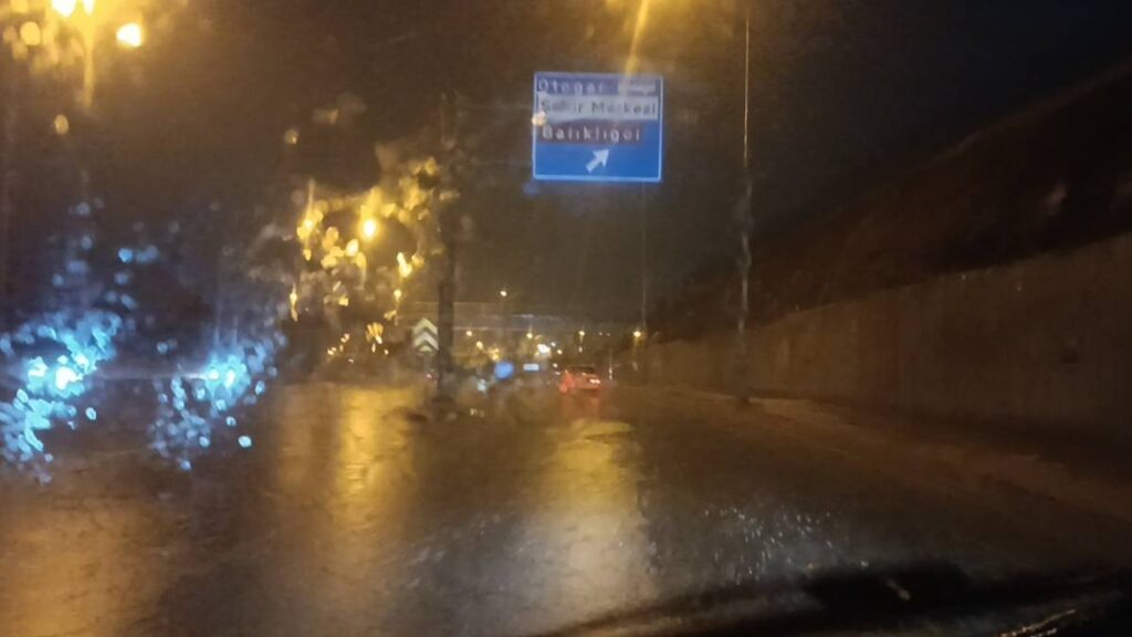 Urfa'da sağanak yağmur etkili oldu!