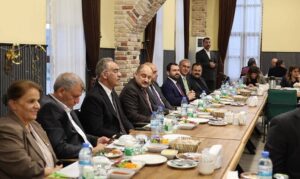 Urfa'daki belediye başkanları iftar sofrasında buluştu!
