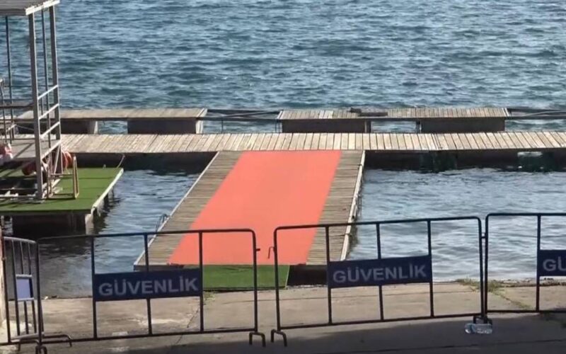 Adana’da boğulma tehlikesi geçiren genç hastaneye kaldırıldı!