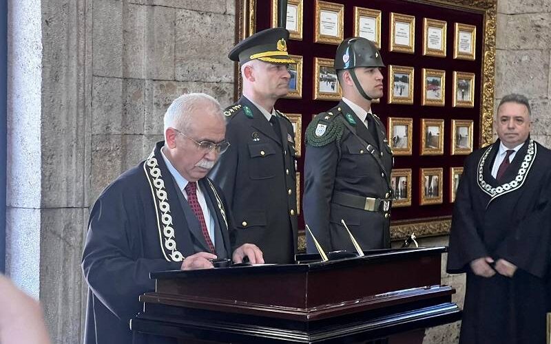 Anayasa Mahkemesi heyeti Anıtkabir’de!