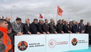 Bakan Uraloğlu: Biz laf değil eser üretiyoruz!