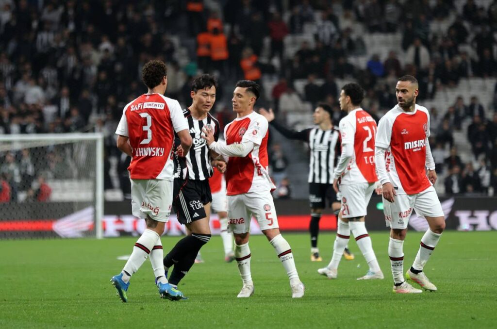 Beşiktaş, sahasında Fatih Karagümrük ile berabere kaldı!