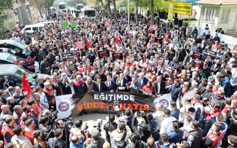 Bucak Okul salıdırlarına yönelik yürüyüşe katıldı!