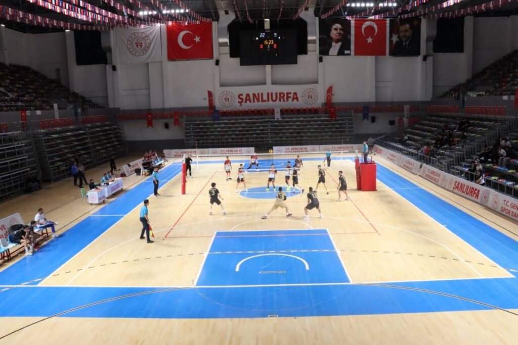 Büyükşehir Voleybol Takımı set vermedi!