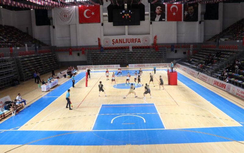 Büyükşehir Voleybol Takımı set vermedi!