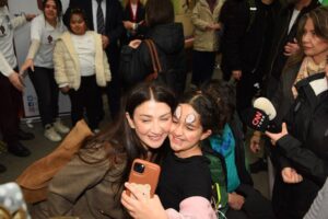 Eşref Rüya ekibinden tedavi gören çocuklara bayram sürprizi!