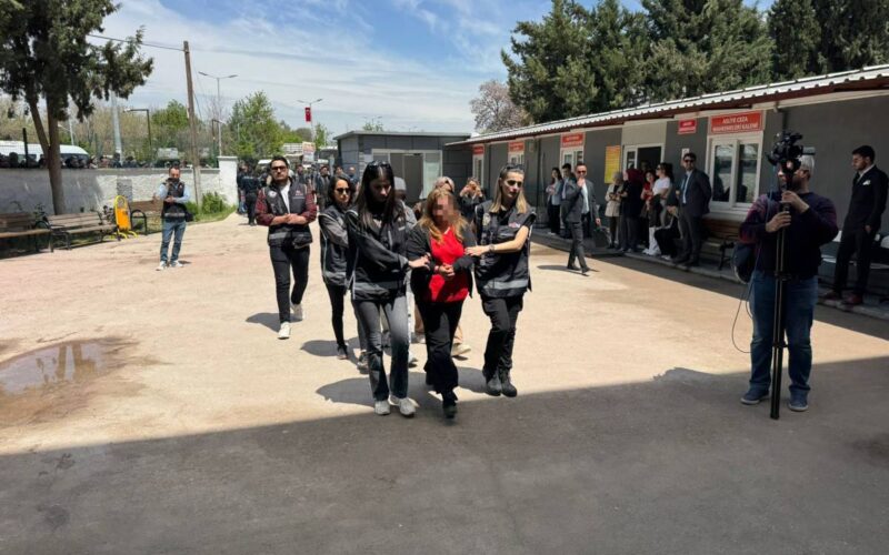 Halfeti operasyonu zanlıları adliyede! Kelepçeli eski başkan Albayrak’tan gündem yaratan çıkış!