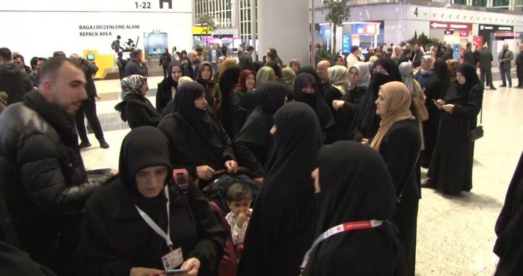 İlk hac kafilesi dualarla uğurlandı!