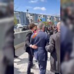 Rıza Pehlevi’ye domates soslu saldırı!