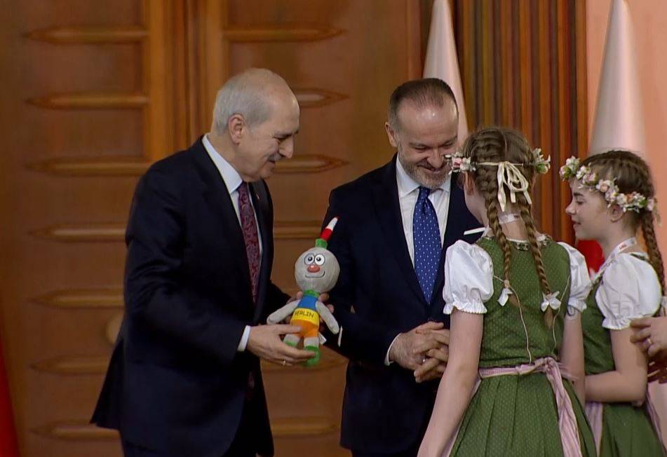 TBMM Başkanı Kurtulmuş 26 ülkeden gelen dünya çocuklarını kabul etti!