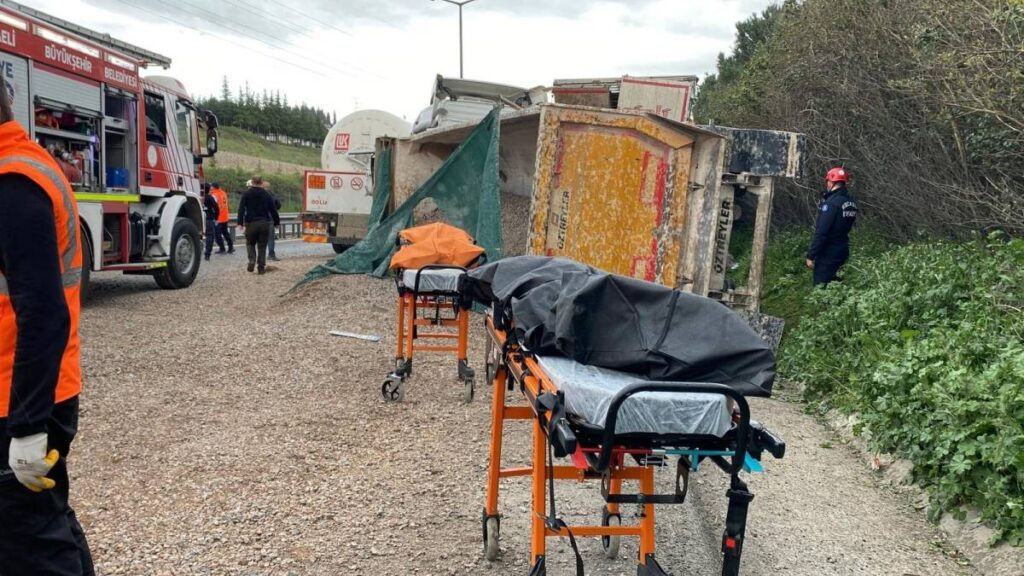 TEM'de zincirleme kaza: Ortalık can pazarına döndü!