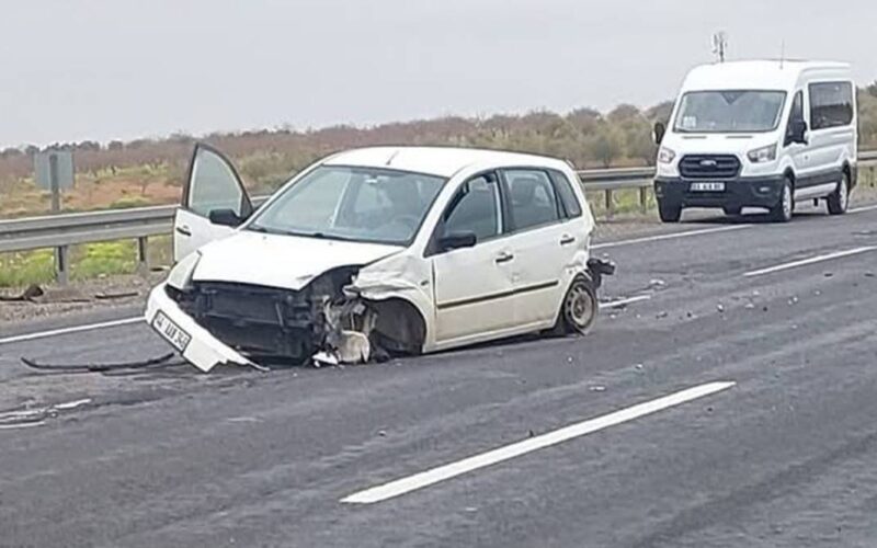 Urfa'da 2 araç çarpıştı! Yaralılar var!