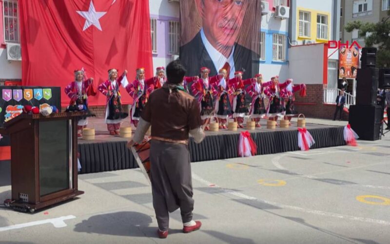 Urfa’da 23 Nisan kutlaması, Siverek'te sessizlik!
