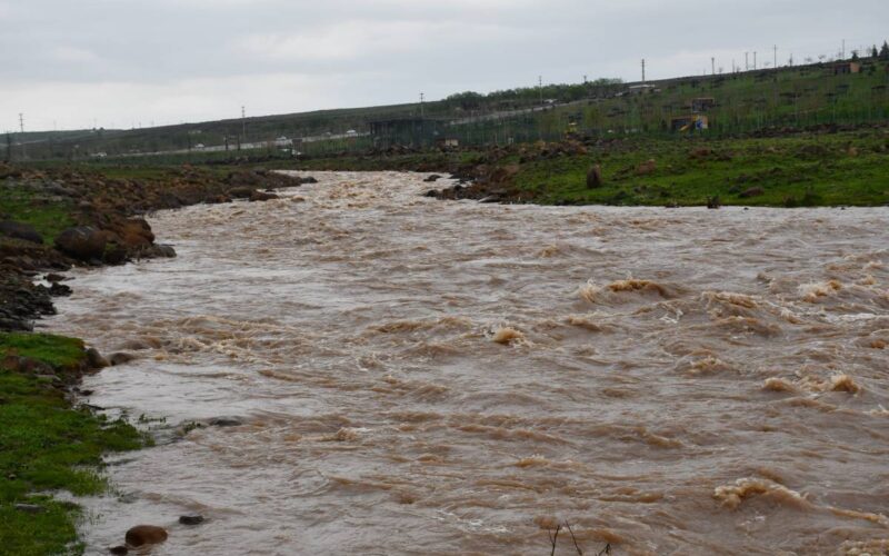 Urfa'da sağanak sonrası, mahsur kalan çoban kurtarıldı!