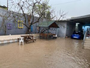 Urfa'da sağanak yağış fabrikayı göle çevirdi!